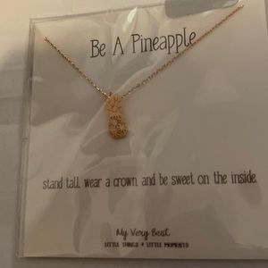 ❤️NWT Pineapple Necklace